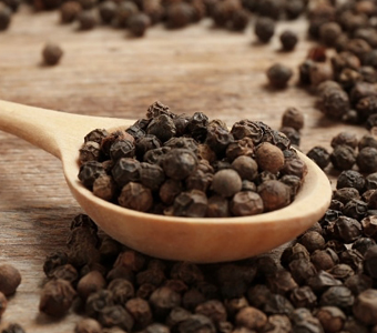 BLACK PEPPER & WHITE PEPPER CORNS / فلفل أسود وذرة فلفل أبيض